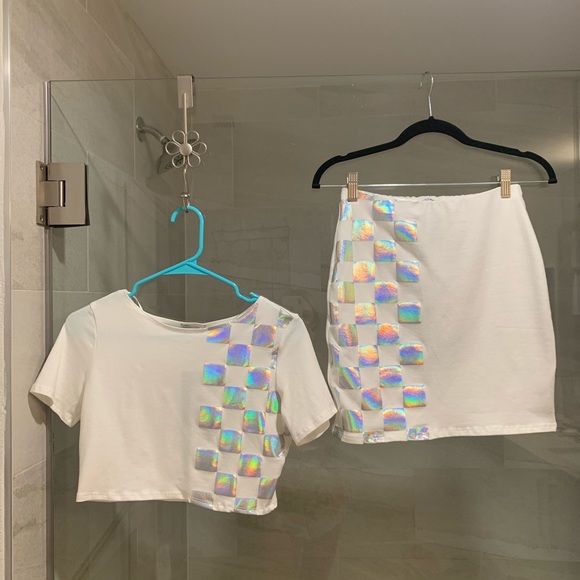 SOLD..2pc Holographic skirt set - Picture 3 of 7